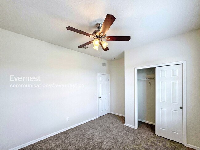 Foto del edificio - 5110 Claremont Ct