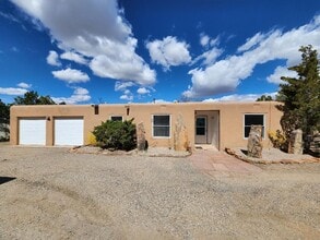Building Photo - 1207 Cll Luna