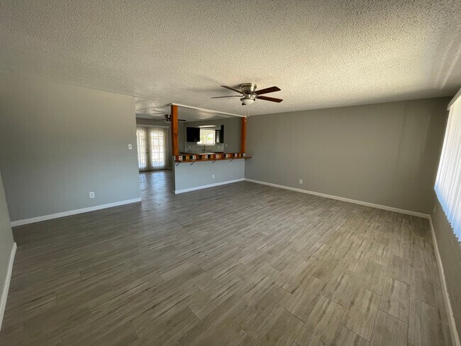 Building Photo - 4/2, w/two garage, storage and fenced yard