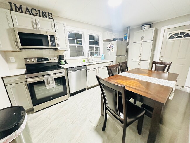 Building Photo - 1901 Cherry St