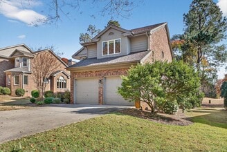 Building Photo - 205 Club Villa Dr W