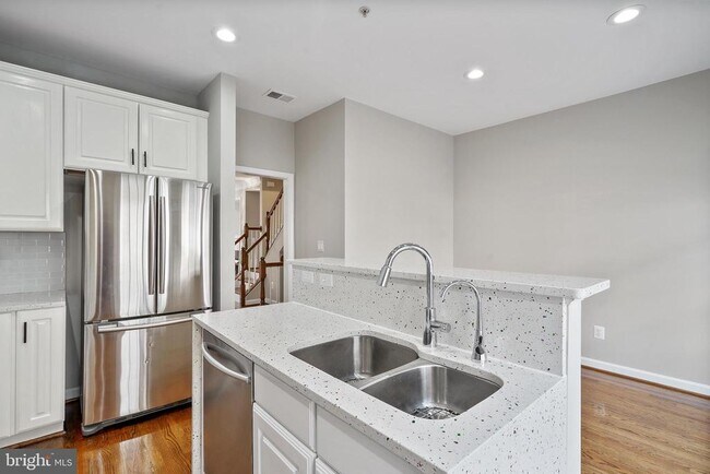 Building Photo - 8837 Ashgrove House Ln