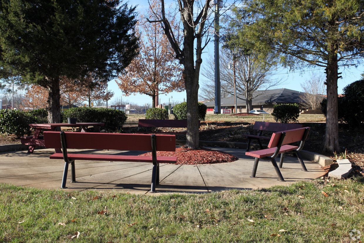 Building Photo - Asheboro Summit