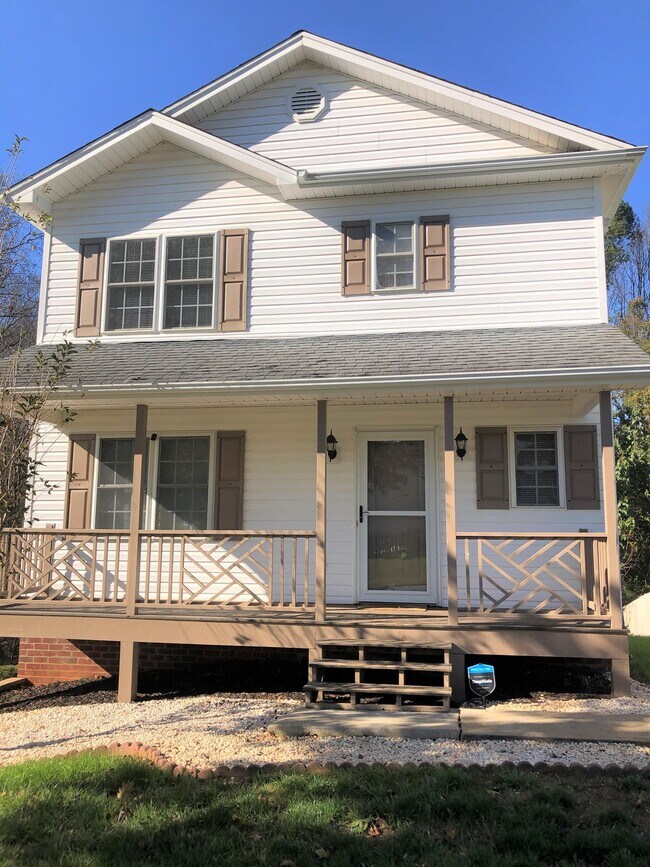 Building Photo - 129 New Towne Rd