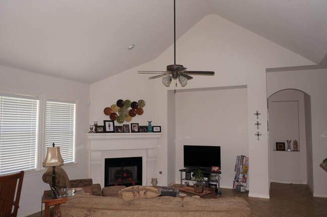 Foto del edificio - 2414 Powderham Ln