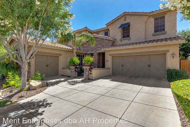 Foto del edificio - 6 br, 3 bath House - 4400 S WHITE DR