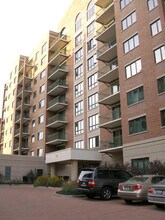 Building Photo - 750 Pearson St