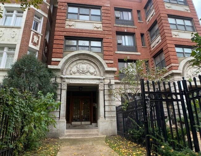 Foto del edificio - 4554 N Malden St