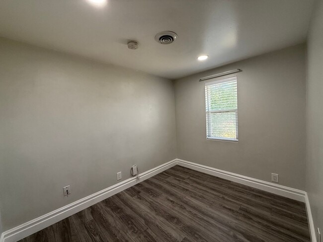Building Photo - Coming Soon! Updated 2-Bedroom Home in Millcreek!