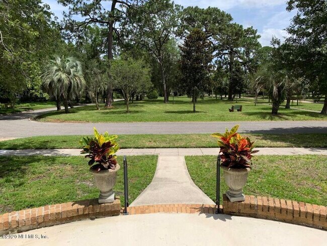 Building Photo - 1421 Edgewood Cir