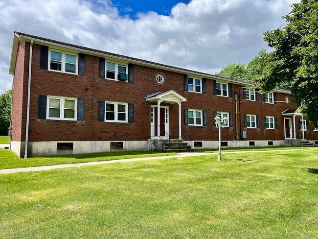 Building Photo - 608 Norwich Ave