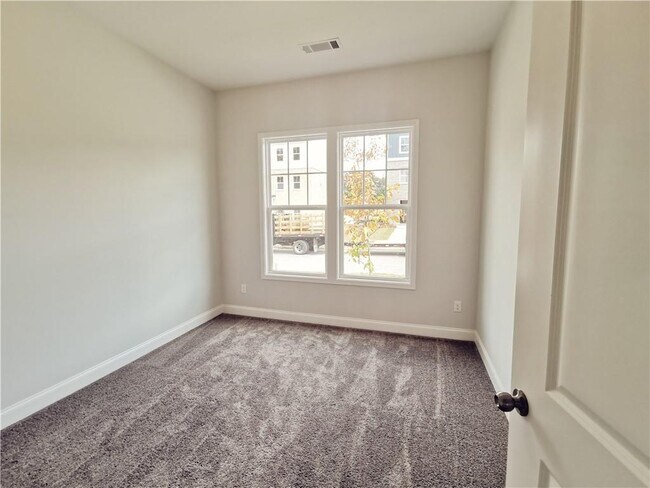 Building Photo - 2665 Whistler Wy NE