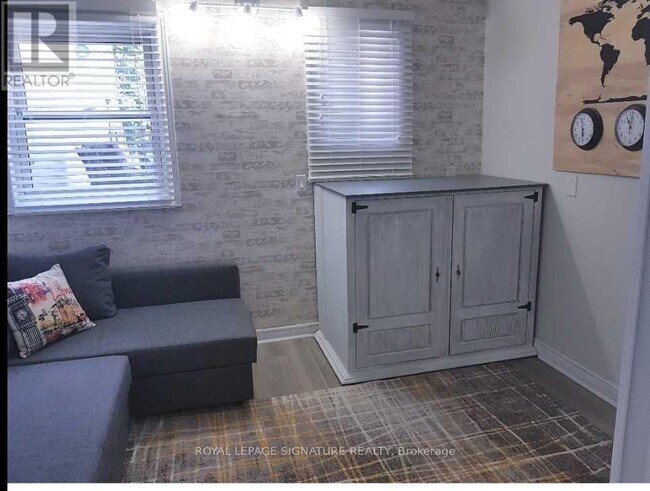 Photo du bâtiment - 608A MOUNT PLEASANT ROAD