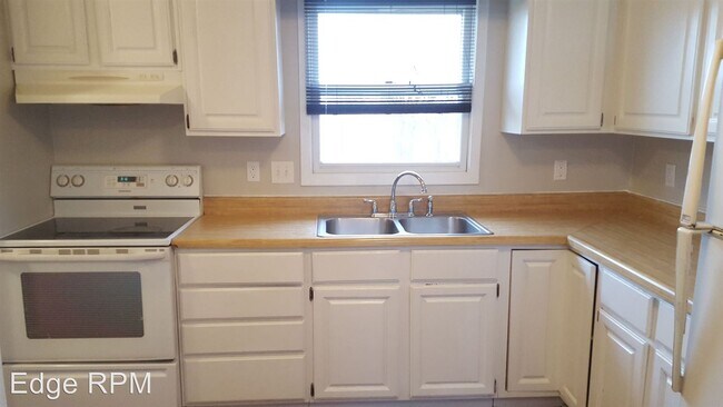 Building Photo - 3 br, 1 bath Apartment - 5711 Dahlia BD