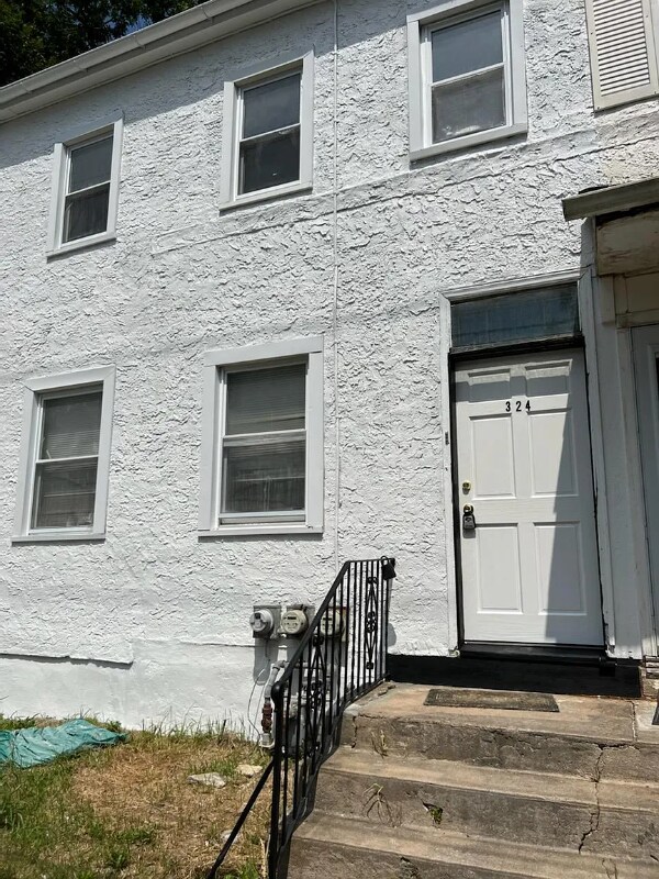 Building Photo - 324 E 24th St