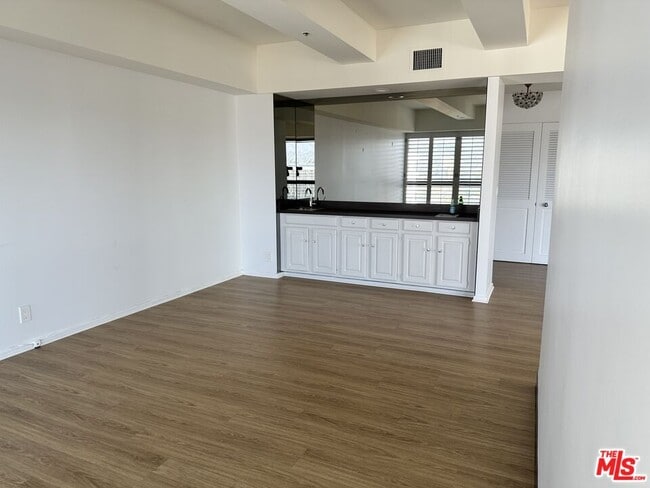 Building Photo - 10790 Wilshire Blvd