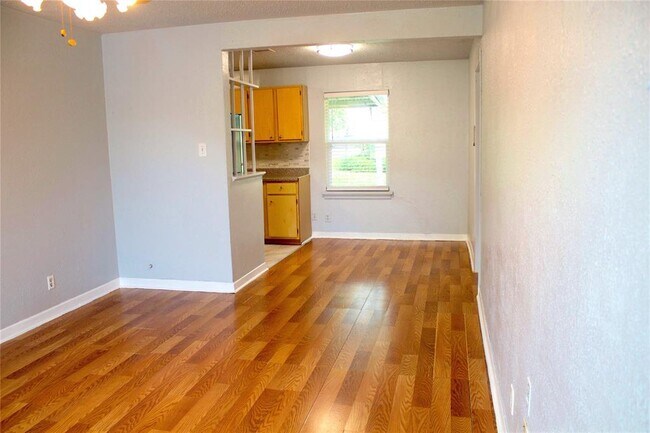 Foto del edificio - 1318 Bayswater Dr