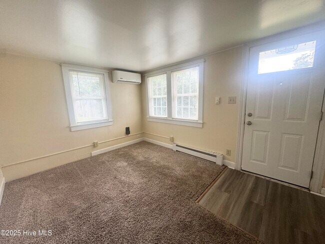 Foto del edificio - 704 Agawam St