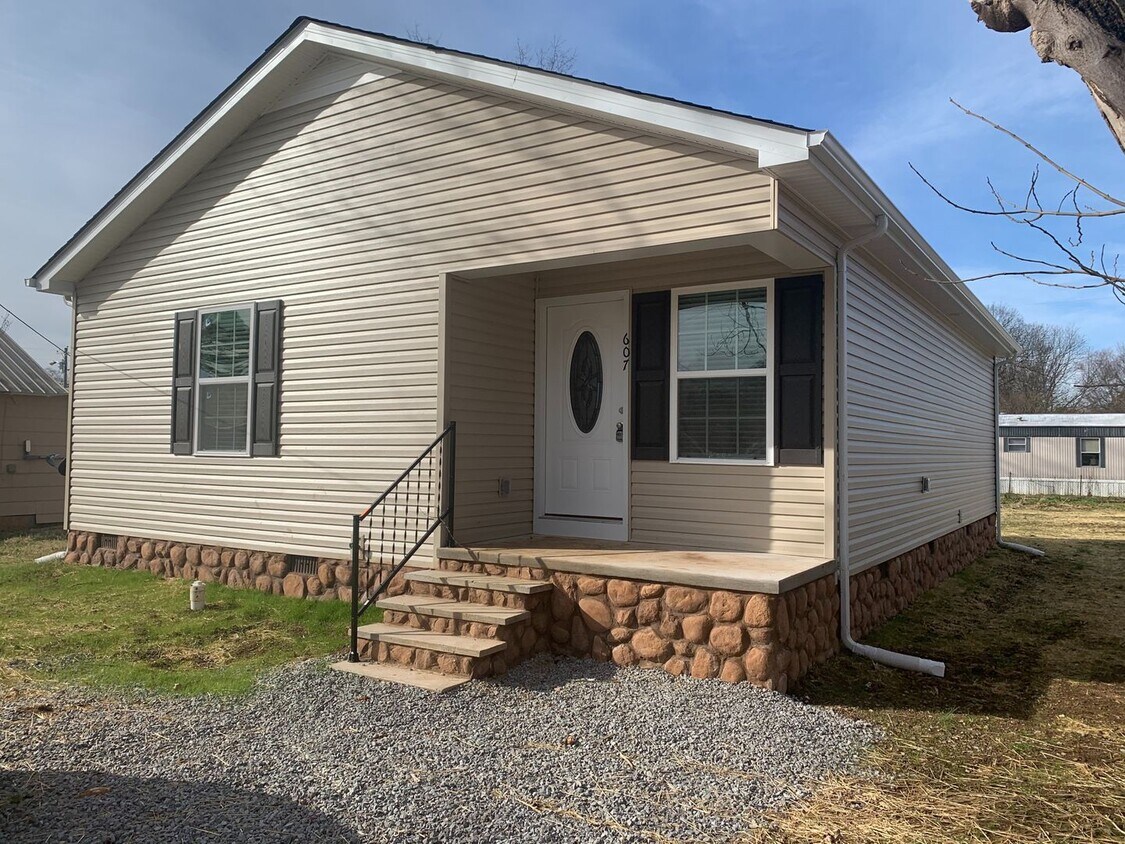 Foto principal - Adorable 3 Bedroom Home in Cowan!