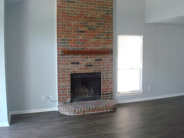Building Photo - 620 Valley Spring Dr