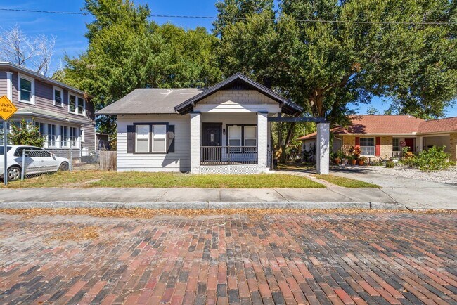 Foto del edificio - Cute 2bdrm/1bath Bungalo ** Section 8 OK ** Ready March 15