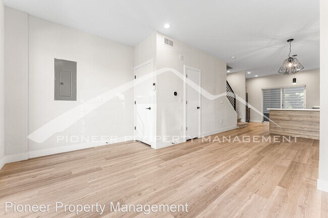 Foto del edificio - 3 br, 2.5 bath House - 3492 W 12th Ave