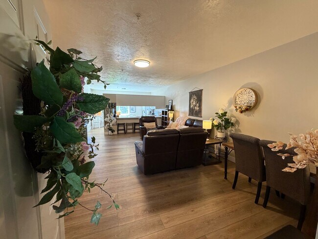 Foto del edificio - Charming 55+ Condo with Indoor Pool & Mountain Views in American Fork