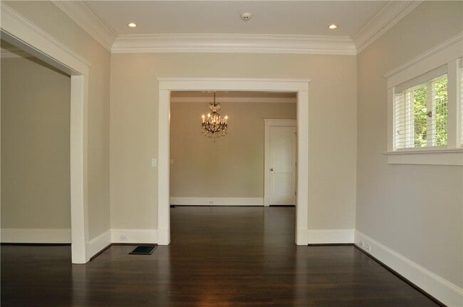 Foto del edificio - 950 Rupley Dr NE