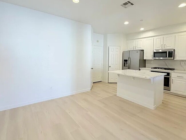 Building Photo - 7895 Via Montebello