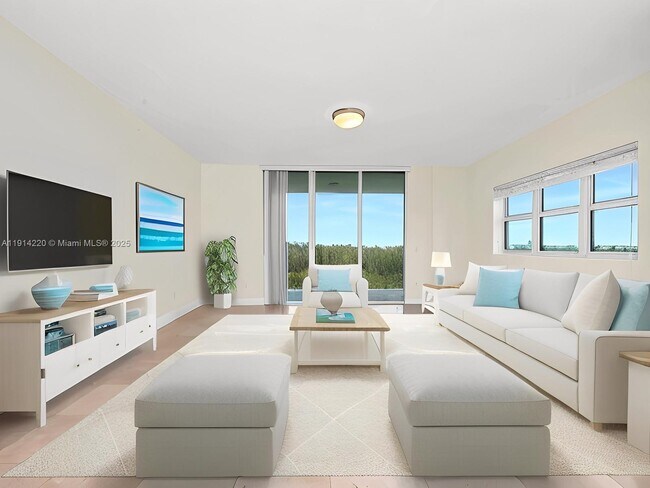 Foto del edificio - 15051 Royal Oaks Ln