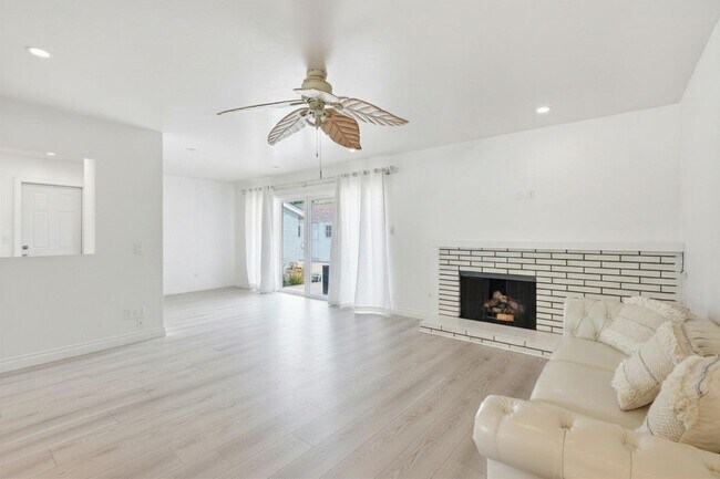Foto del edificio - 3448 Big Springs Ave