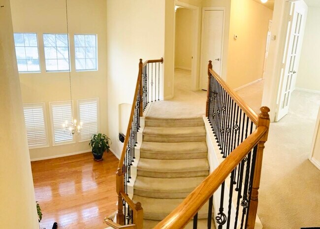 Building Photo - 2212 Hopkins Dr