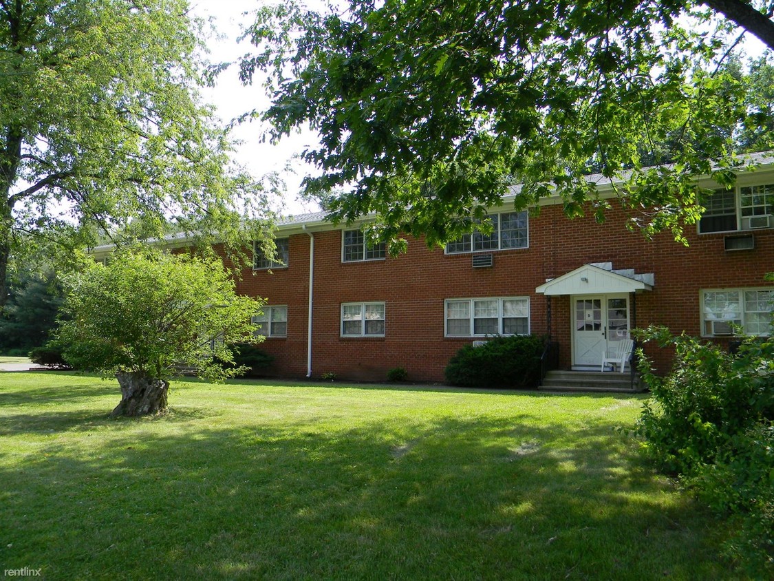Primary Photo - 1739 Foxon Rd