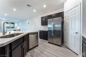 Building Photo - 3540 Vly Lily St