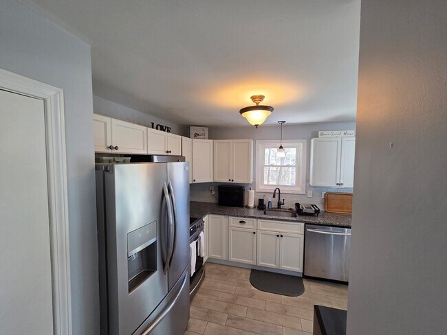 Foto del edificio - 16 Evergreen Dr