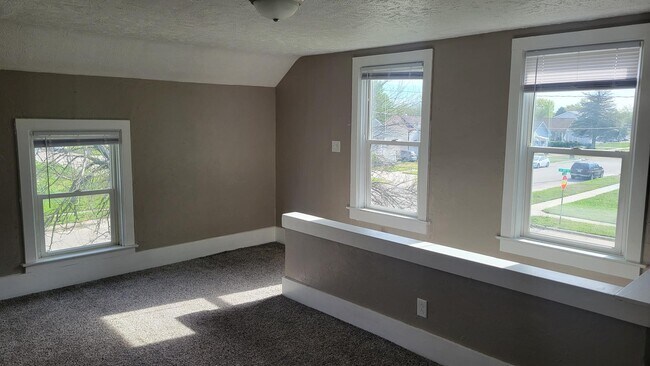 Building Photo - 501 Elm Ave