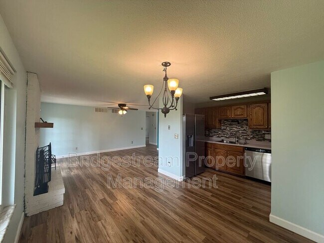 Building Photo - 7611 Blossomview Ct