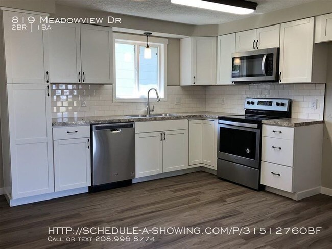 Building Photo - 819 Meadowview Dr