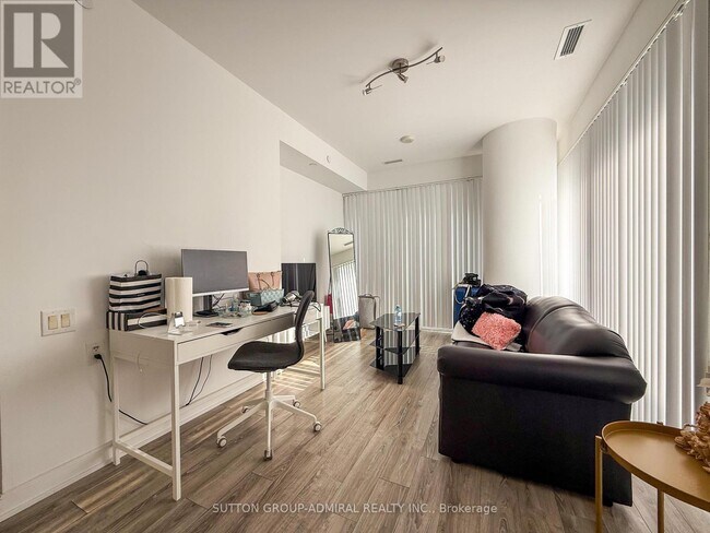 Building Photo - 42 Charles St E