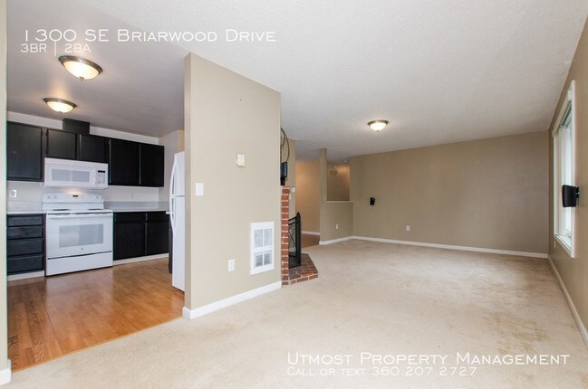 Building Photo - 1300 SE Briarwood Dr