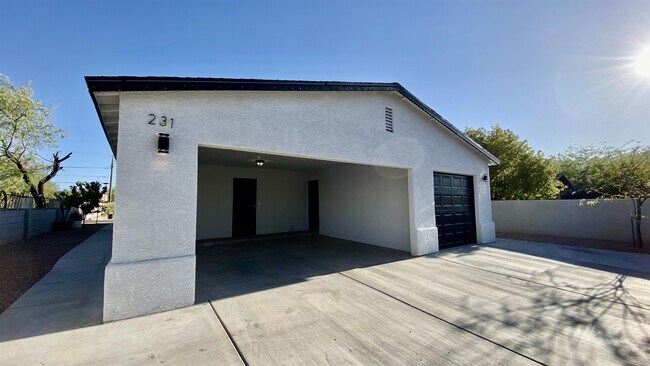 Building Photo - 231 W 28th St