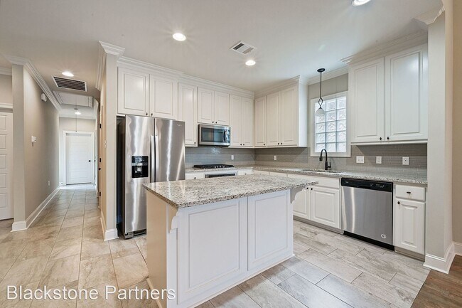 Building Photo - 4 br, 2 bath House - 2612 Cresthaven Ave