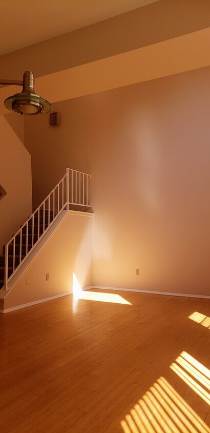 Foto principal - 10917 Rochester Ave