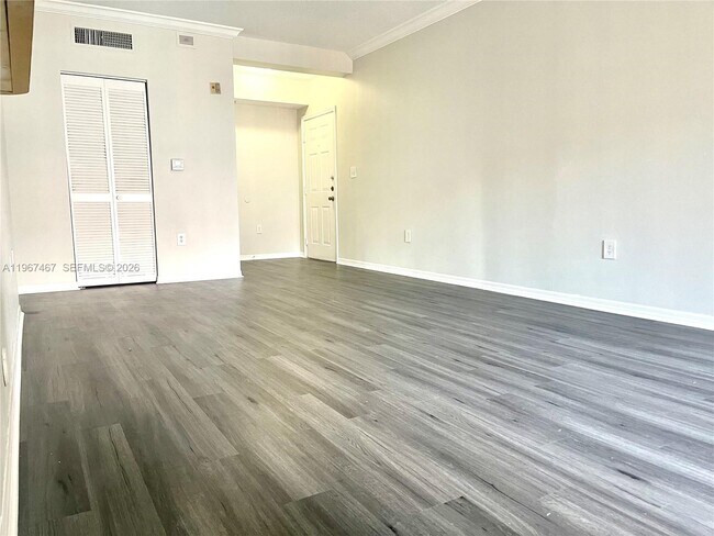 Building Photo - 100 SW 117th Terrace