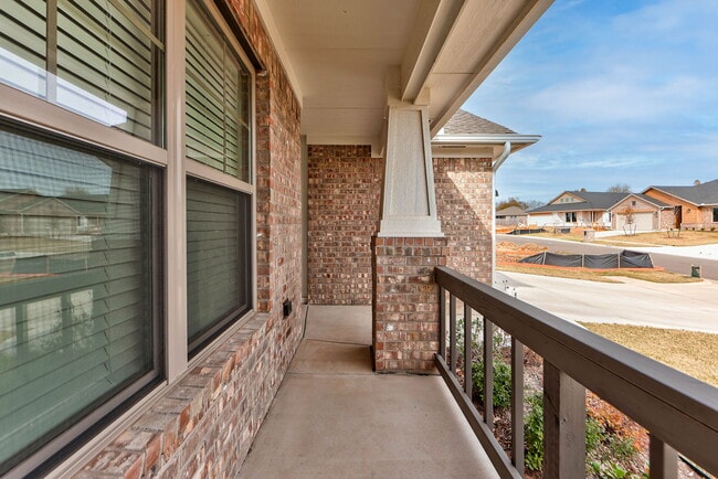 Photo - 323 Woodrock St House