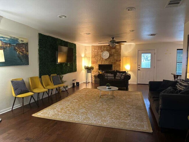 Foto del edificio - 108 Belaire Cir