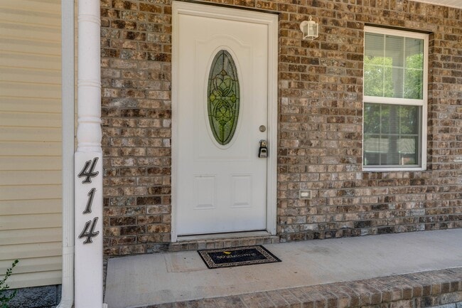 Building Photo - 816 19th Ave W