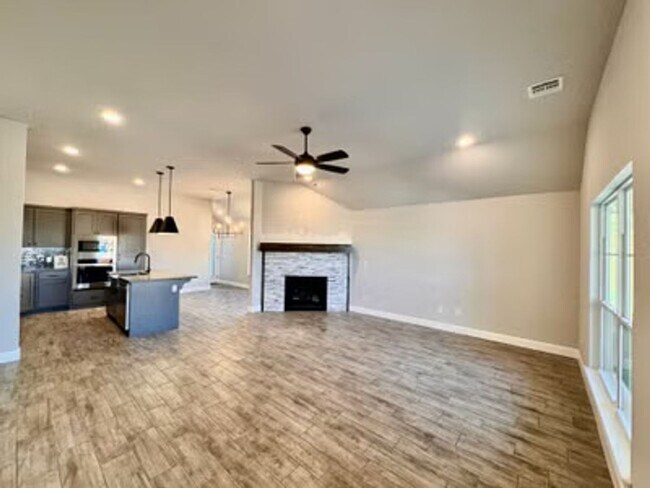 Foto del edificio - Stylish New Home!