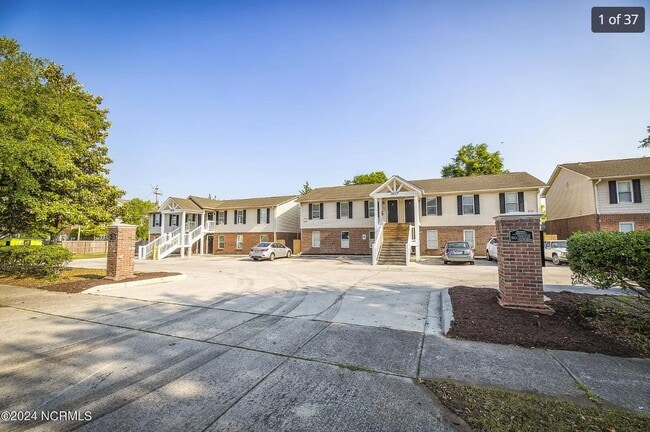 Building Photo - 609 Nixon St