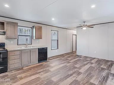 Foto del edificio - "Charming 3-Bedroom Home with 2 Full Baths in Bossier City – Your Ideal Sanctuary Awaits!"